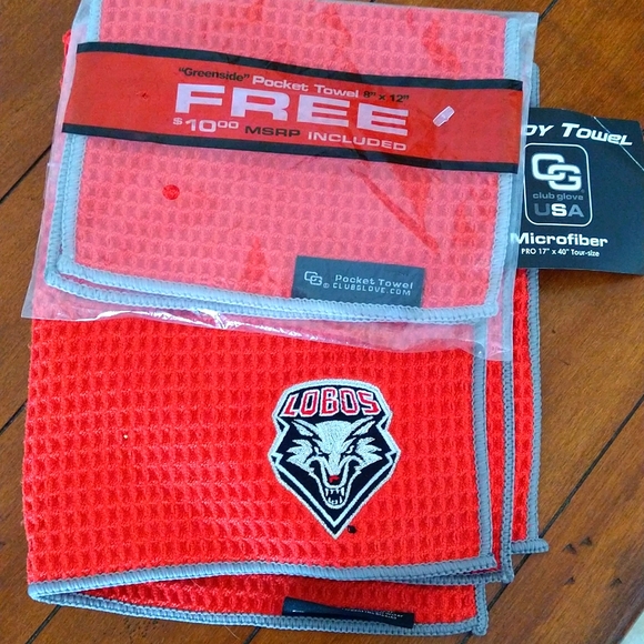 NM Lobos Golf Caddy Towel includes FREE 8"x12" Green side Pocket Towel - Picture 2 of 6